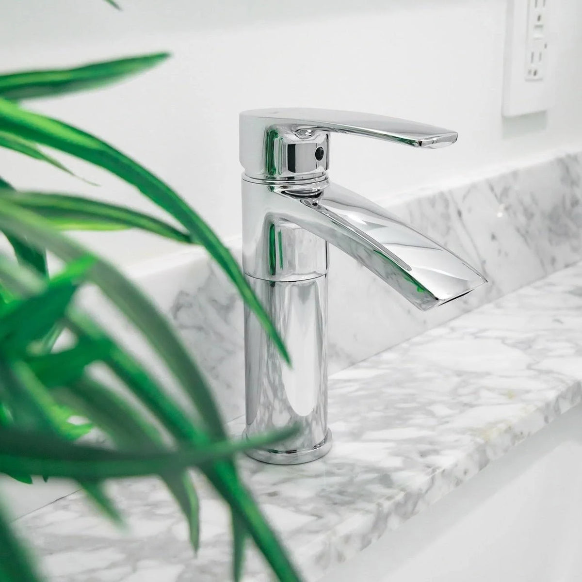 Brushed Nickel Single Hole Bathroom Sink Faucet with Swivel Spout E579115
