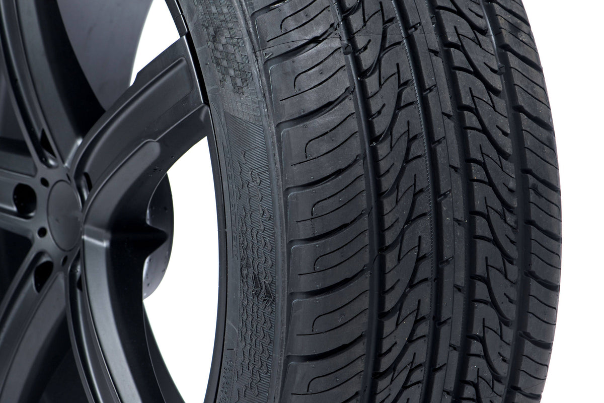 245/35R20 95W All-Season Radial Tire K963032