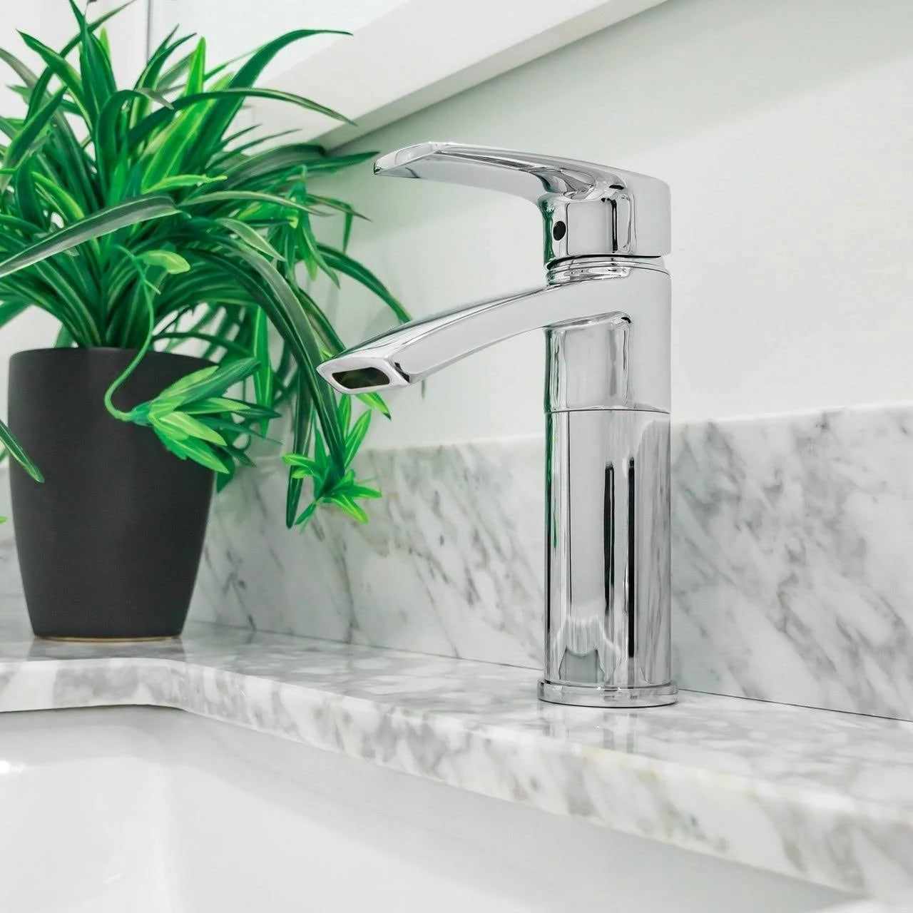 Brushed Nickel Single Hole Bathroom Sink Faucet with Swivel Spout E579115